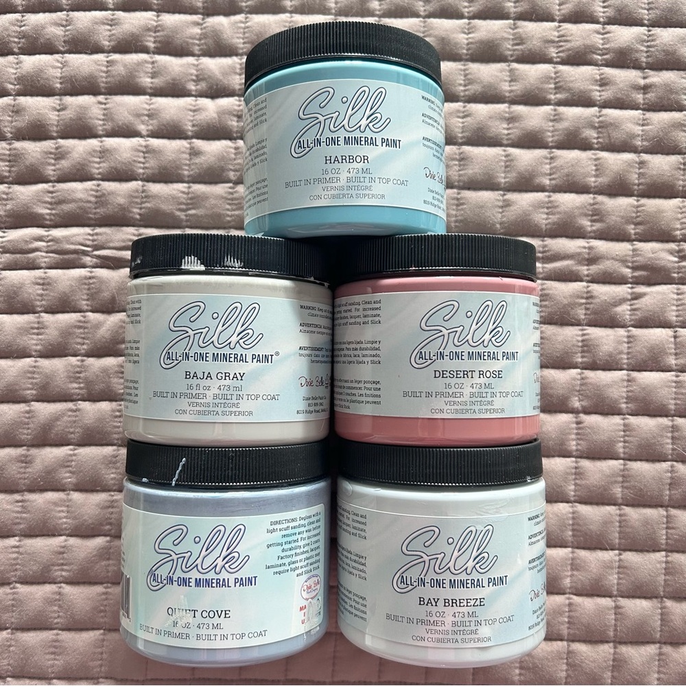 Silk Dixie Belle All-In-One chalk Paint